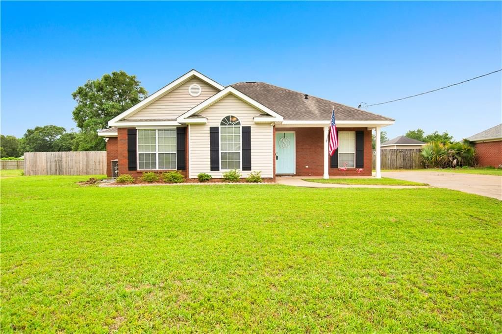 10729 Southern Oaks Court, Grand Bay, AL 36541