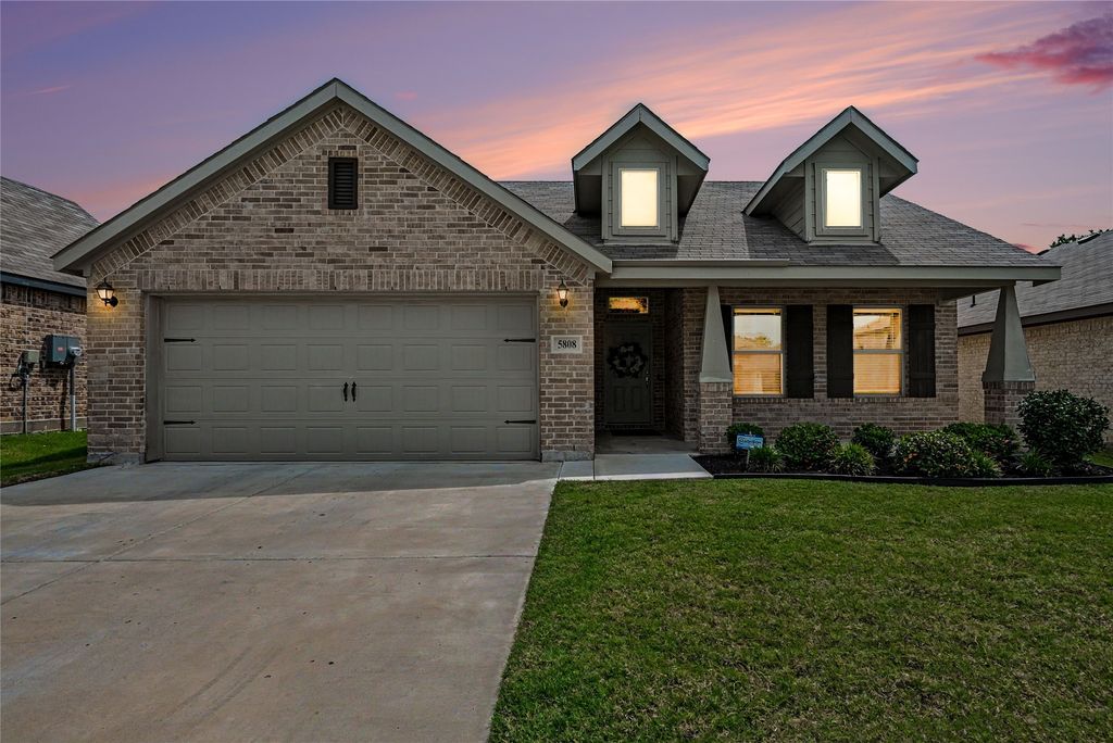 5808 Brookville Drive, Fort Worth, TX 76179