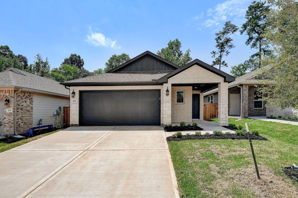1721 Succotash Oak Court, Conroe, TX 77304