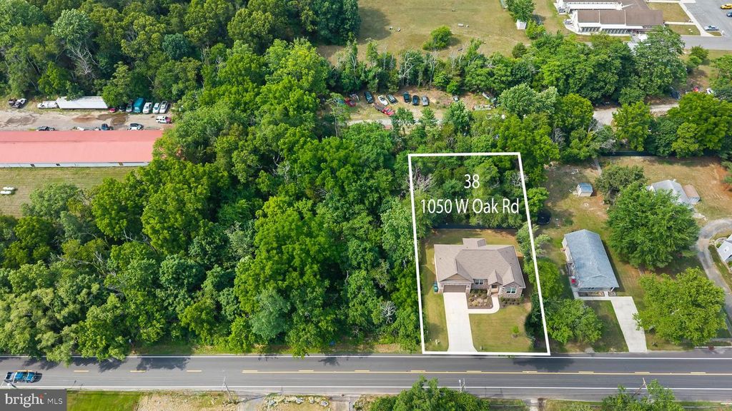1050 W OAK RD, VINELAND, NJ 08360 — exterior
