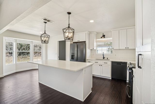 706 Quail Run, Lytle, TX 78052