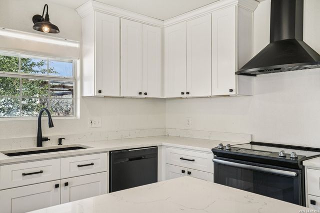 706 Quail Run, Lytle, TX 78052