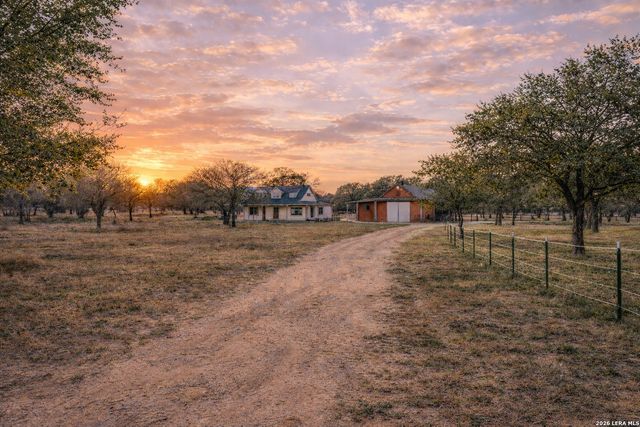 706 Quail Run, Lytle, TX 78052