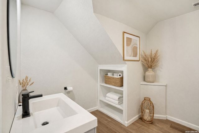 706 Quail Run, Lytle, TX 78052