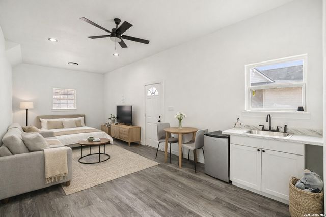 706 Quail Run, Lytle, TX 78052