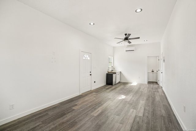 706 Quail Run, Lytle, TX 78052