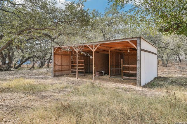 706 Quail Run, Lytle, TX 78052
