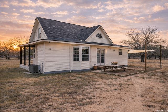 706 Quail Run, Lytle, TX 78052