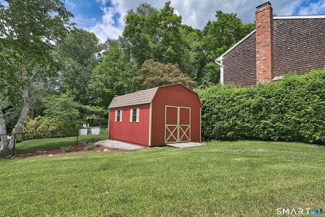 2 Meadowside Drive, Farmington, CT 06085