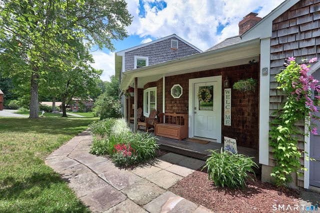 2 Meadowside Drive, Farmington, CT 06085