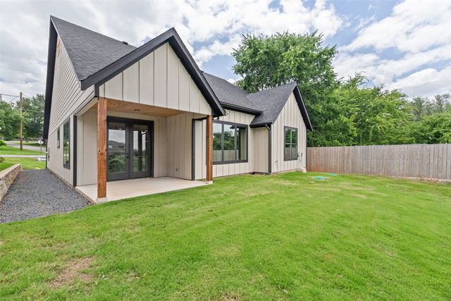 1012 Mustang Trail, Granbury, TX 76049