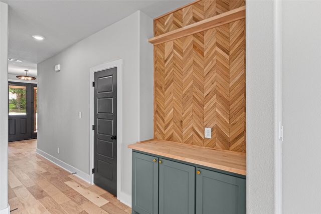 1012 Mustang Trail, Granbury, TX 76049