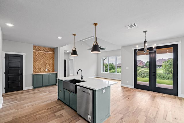 1012 Mustang Trail, Granbury, TX 76049