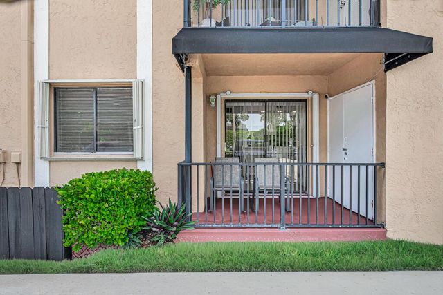 6043 10th Avenue N 129, Greenacres, FL 33463