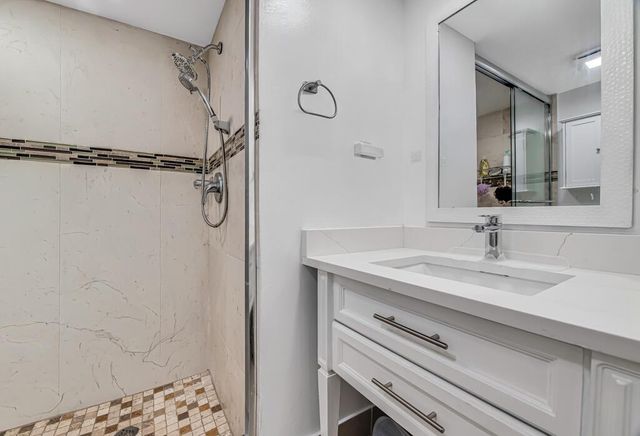 6043 10th Avenue N 129, Greenacres, FL 33463