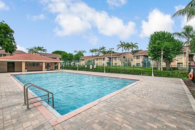 6043 10th Avenue N 129, Greenacres, FL 33463