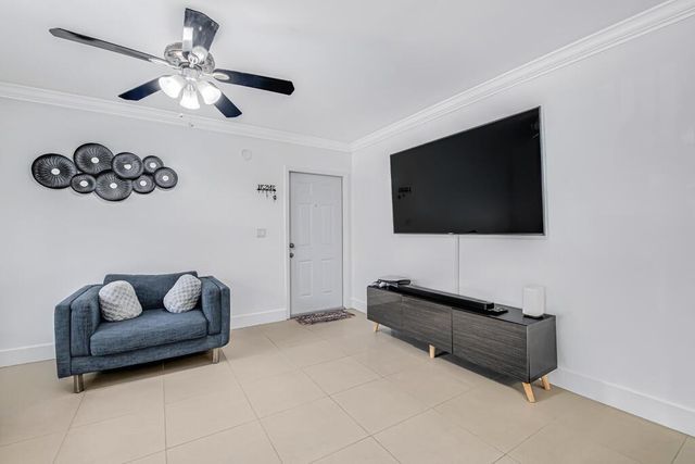 6043 10th Avenue N 129, Greenacres, FL 33463