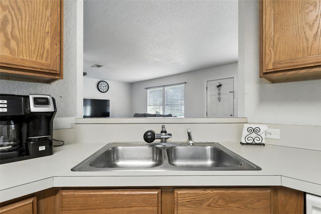 6204 Kelly Drive, Granbury, TX 76048