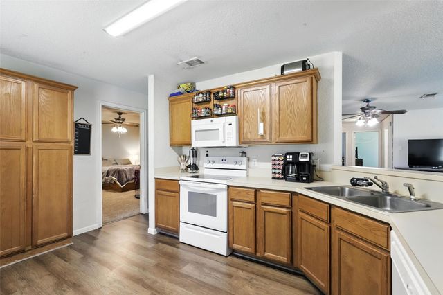 6204 Kelly Drive, Granbury, TX 76048