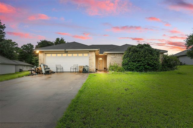 6204 Kelly Drive, Granbury, TX 76048
