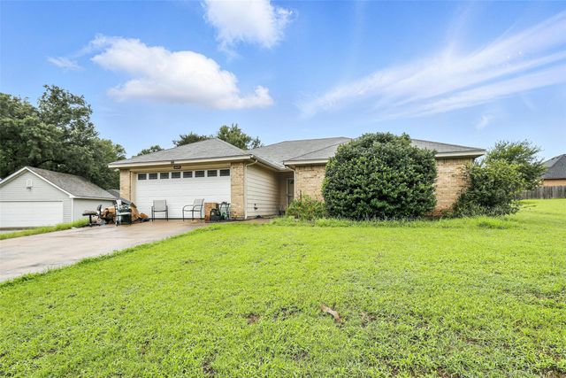 6204 Kelly Drive, Granbury, TX 76048