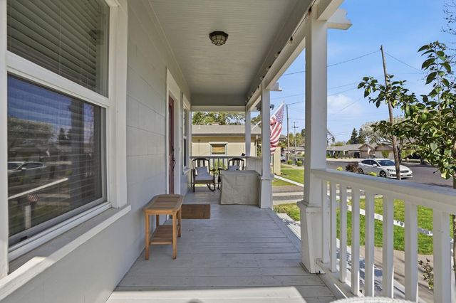 514 California Ave, Oakdale, CA 95361