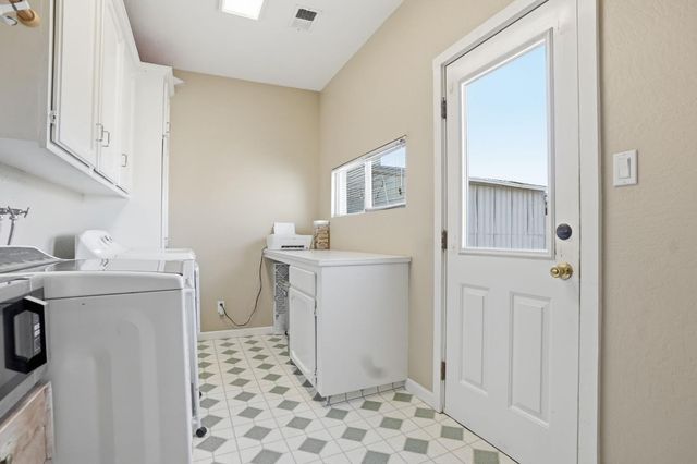 514 California Ave, Oakdale, CA 95361