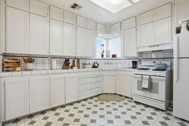 514 California Ave, Oakdale, CA 95361