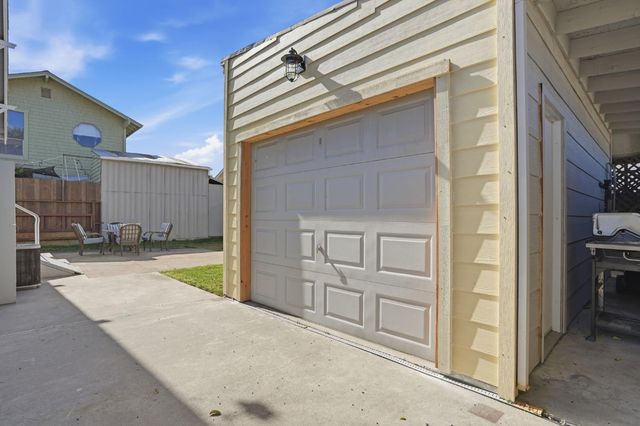 514 California Ave, Oakdale, CA 95361