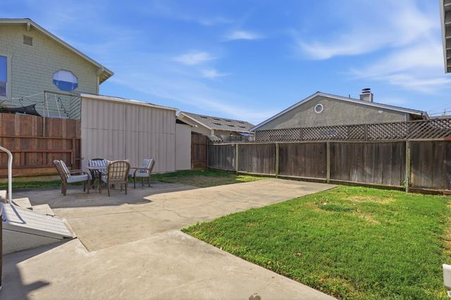 514 California Ave, Oakdale, CA 95361