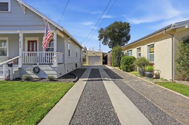 514 California Ave, Oakdale, CA 95361