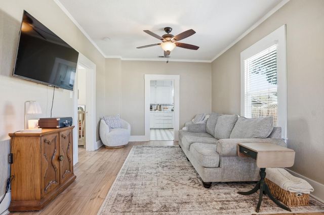 514 California Ave, Oakdale, CA 95361