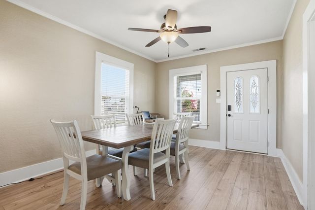 514 California Ave, Oakdale, CA 95361