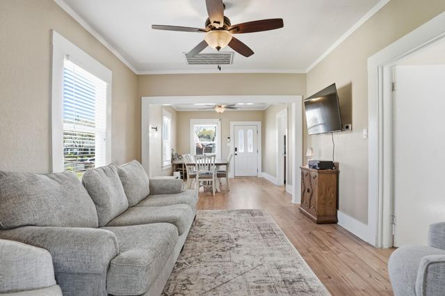 514 California Ave, Oakdale, CA 95361