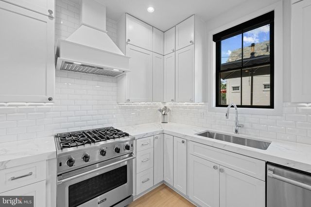 3823 BENTON ST NW, Washington, DC 20007