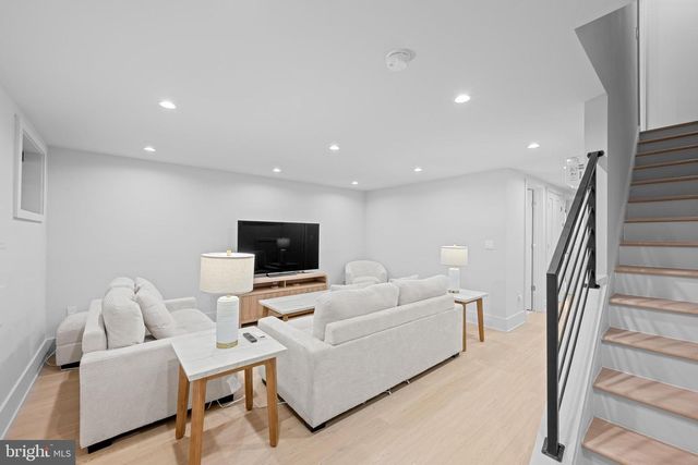 3823 BENTON ST NW, Washington, DC 20007