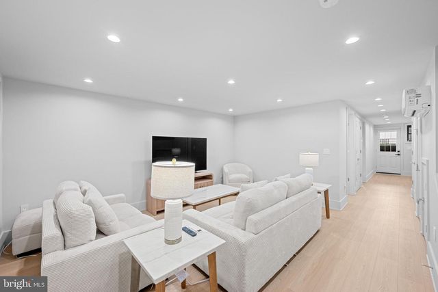 3823 BENTON ST NW, Washington, DC 20007