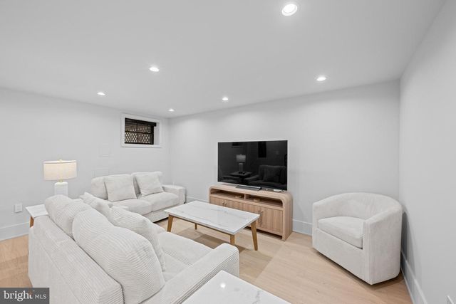 3823 BENTON ST NW, Washington, DC 20007