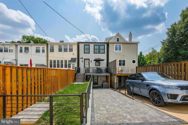 3823 BENTON ST NW, Washington, DC 20007