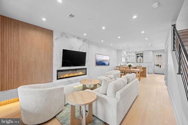 3823 BENTON ST NW, Washington, DC 20007
