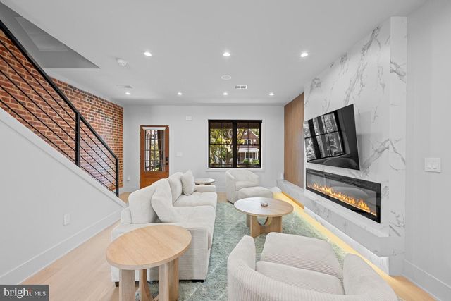 3823 BENTON ST NW, Washington, DC 20007