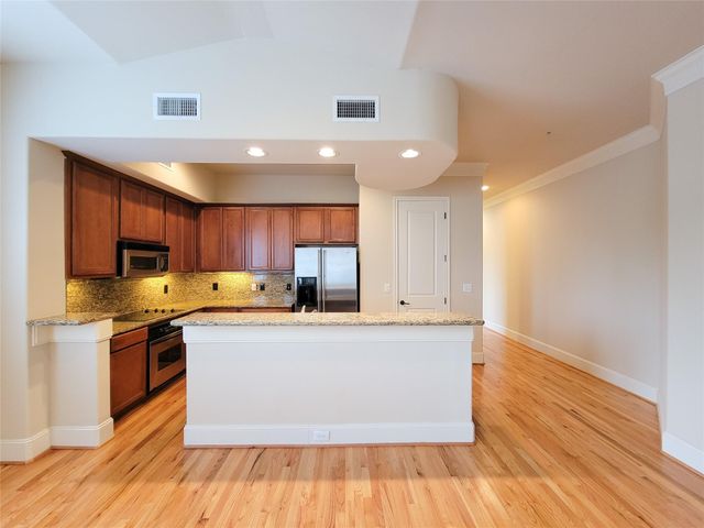 58 Briar Hollow Lane 408, Houston, TX 77027
