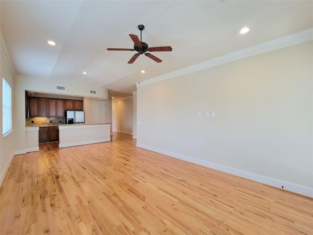 58 Briar Hollow Lane 408, Houston, TX 77027