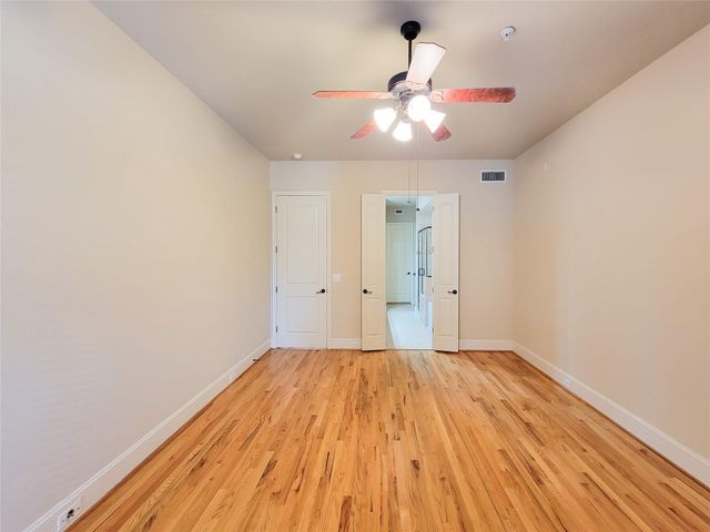 58 Briar Hollow Lane 408, Houston, TX 77027