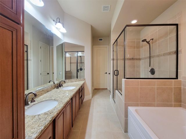 58 Briar Hollow Lane 408, Houston, TX 77027