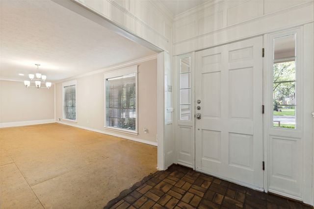 10812 Lochspring Drive, Dallas, TX 75218