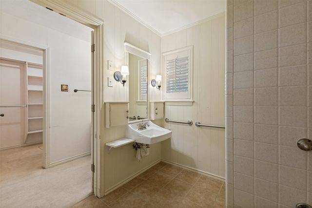 10812 Lochspring Drive, Dallas, TX 75218