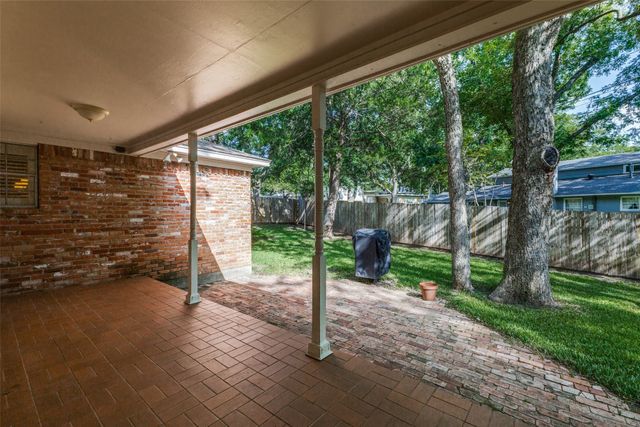 10812 Lochspring Drive, Dallas, TX 75218