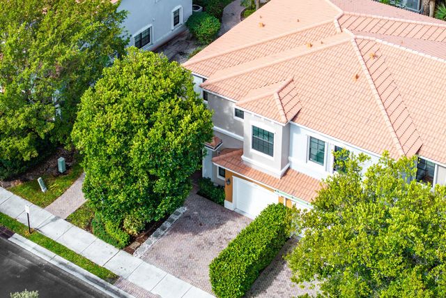 128 Delancey Avenue, Delray Beach, FL 33484