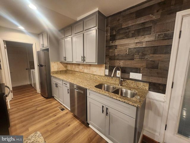 105 BEACHSIDE CV, Locust Grove, VA 22508